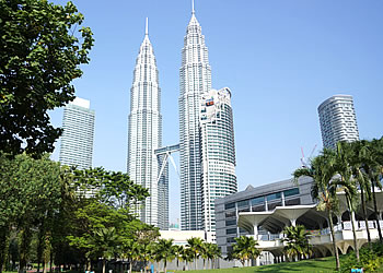 マレーシア不動産　そびえ建つペトロナス・ツインタワーの写真
